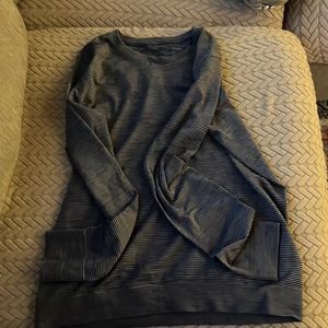 Lulu size 6 long sleeve